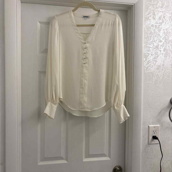 Express V-neck cream blouse button down top Size XS - Picture 1 of 4